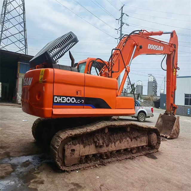 29 طن حفرة مستعملة جاهزة للعمل وذات خبرة مستعملة كوريا مستوردة دوسان DX 300LC في حالة جيدة