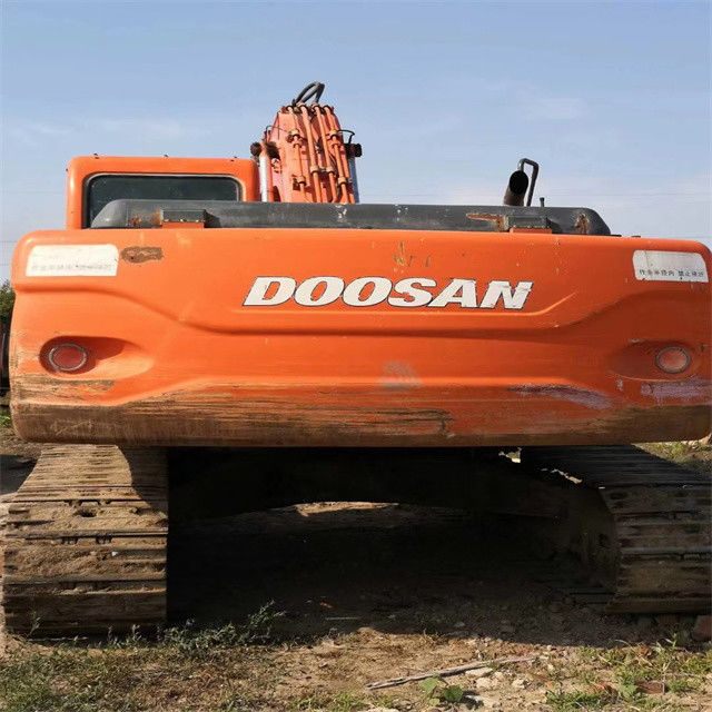 22 طن جاهزة للعمل وذات خبرة تستخدم كوريا مستوردة دوسان DX 225 LC في حالة جيدة