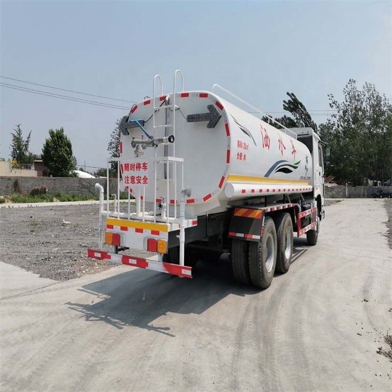 شاحنة الصينية HOWO 6x4 شاحنة المياه 12-16m مساحة الرش 25000kg وزن المركبة الإجمالي