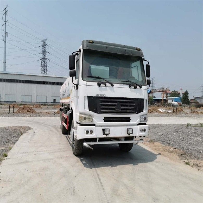 شاحنة الصينية HOWO 6x4 شاحنة المياه 12-16m مساحة الرش 25000kg وزن المركبة الإجمالي