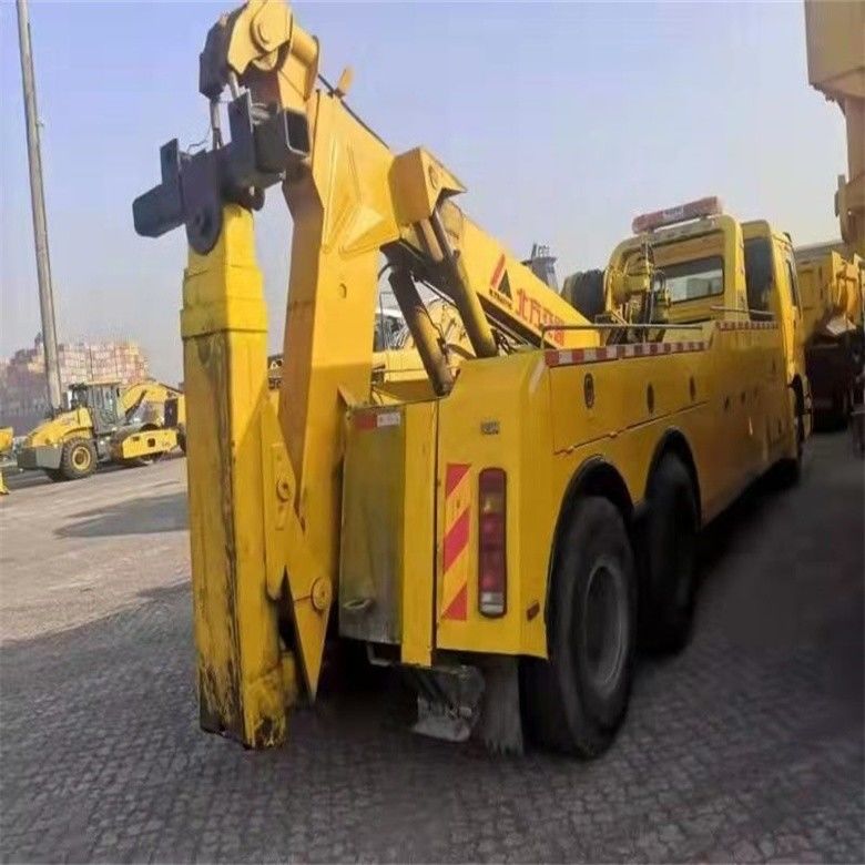 ساعات أقل استخدامها Howo 6 * 4 شاحنة سحب الخراب 8 * 4 جسم سحب مع شهادة ISO9001 / CCC