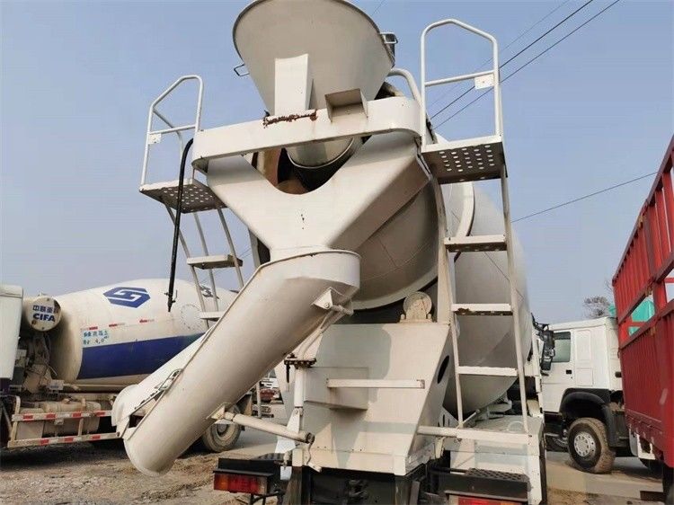 شاكمان F3000 ثاني اليد شاحنة خلاط الخرسانة مع 20r / min خليط طبل سرعة