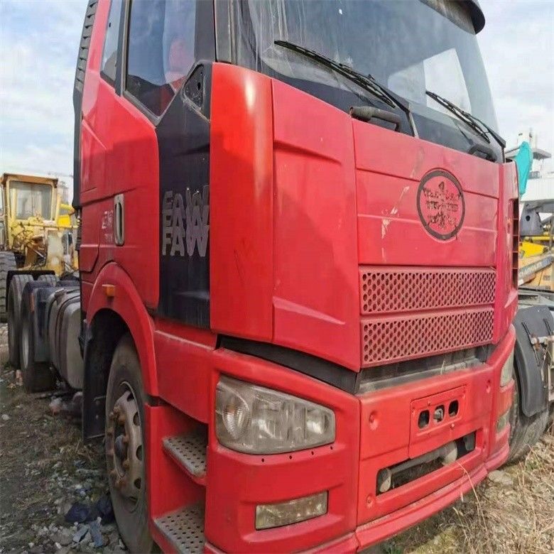 شاحنة جرار 6x4 ذات رأس شاحنة مع ناقل نقل يدوي وحالة جيدة