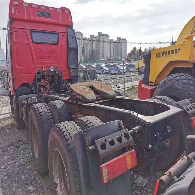 شاحنة جرار 6x4 ذات رأس شاحنة مع ناقل نقل يدوي وحالة جيدة