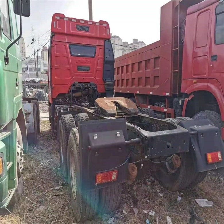شاحنة جرار 6x4 ذات رأس شاحنة مع ناقل نقل يدوي وحالة جيدة