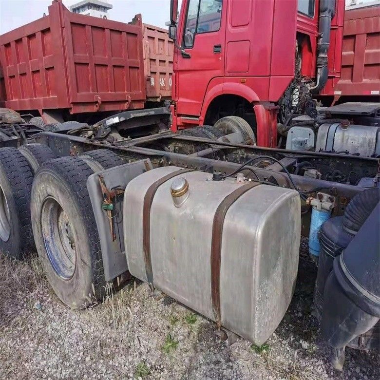 شاحنة جرار 6x4 ذات رأس شاحنة مع ناقل نقل يدوي وحالة جيدة