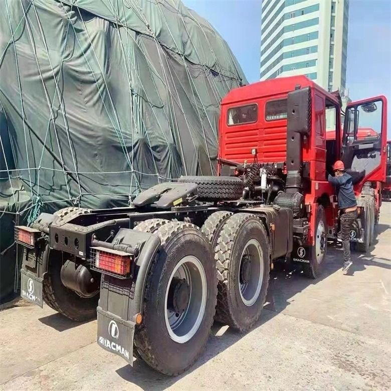 شاكمان / FAW / شاكمان / Beiben / Sinotruck Howo تستخدم LHD و RHD صف واحد 6x4 رأس الجرار