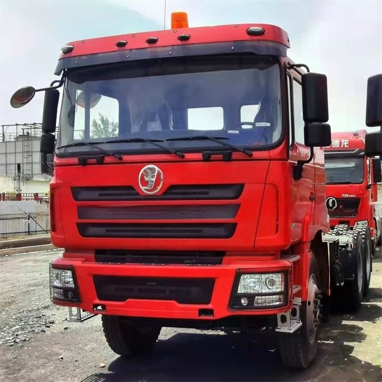 شاكمان / FAW / شاكمان / Beiben / Sinotruck Howo تستخدم LHD و RHD صف واحد 6x4 رأس الجرار