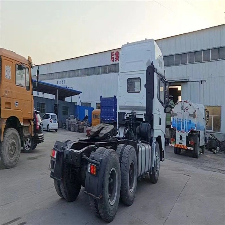 شاكمان 6 × 4 ADE X3000 مع مقعد السائق العادي والتحويل اليدوي