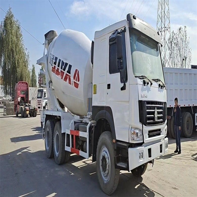 7M3 / ساعة الإنتاجية المستخدمة HOWO شاحنة مزيج الخرسانة 6 * 4 371HP 375HP في حالة جيدة