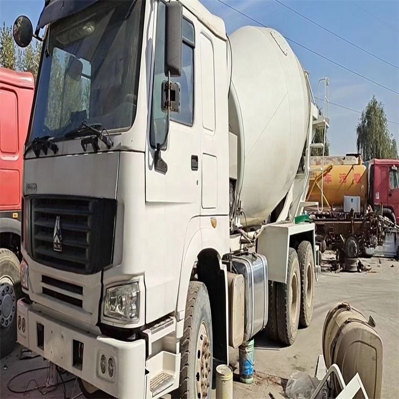 7M3 / ساعة الإنتاجية المستخدمة HOWO شاحنة مزيج الخرسانة 6 * 4 371HP 375HP في حالة جيدة
