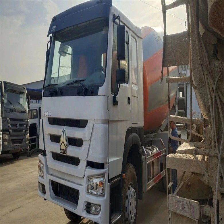 7M3 / ساعة الإنتاجية المستخدمة HOWO شاحنة مزيج الخرسانة 6 * 4 371HP 375HP في حالة جيدة