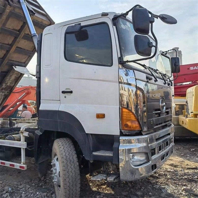 نظام الوسائط المتعددة المستخدم HINO 6 * 4 ثقيلة 700 شاحنة قمامة للبناء الثقيل