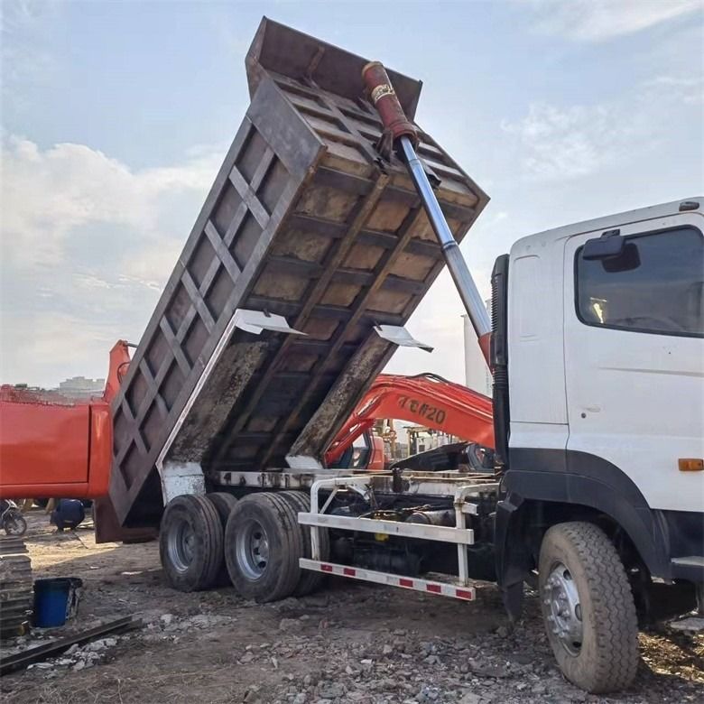 نظام الوسائط المتعددة المستخدم HINO 6 * 4 ثقيلة 700 شاحنة قمامة للبناء الثقيل