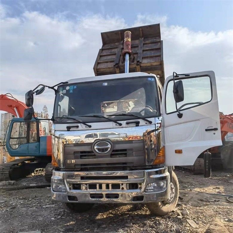 نظام الوسائط المتعددة المستخدم HINO 6 * 4 ثقيلة 700 شاحنة قمامة للبناء الثقيل