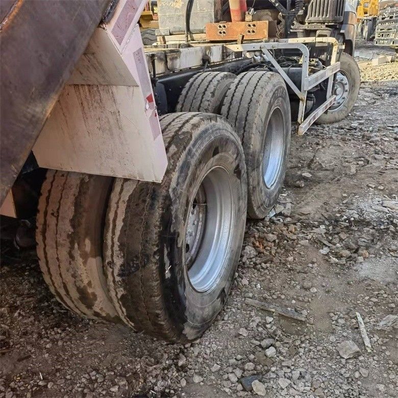 نظام الوسائط المتعددة المستخدم HINO 6 * 4 ثقيلة 700 شاحنة قمامة للبناء الثقيل