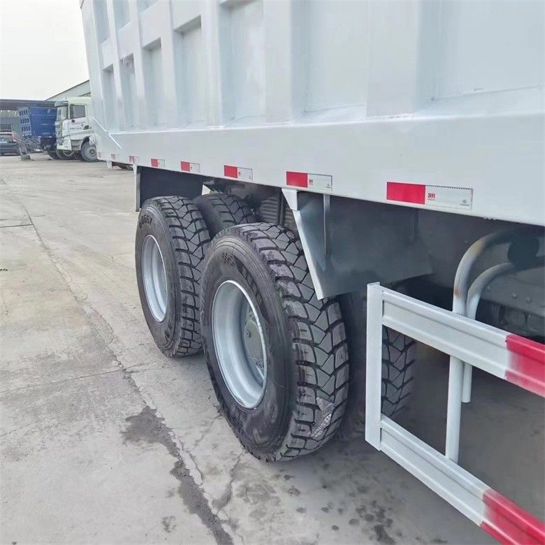نظام الوسائط المتعددة مجهزة 6x4 Howo شاحنة هدر Sinotruck 371 LHD مع وإتجاه يسار