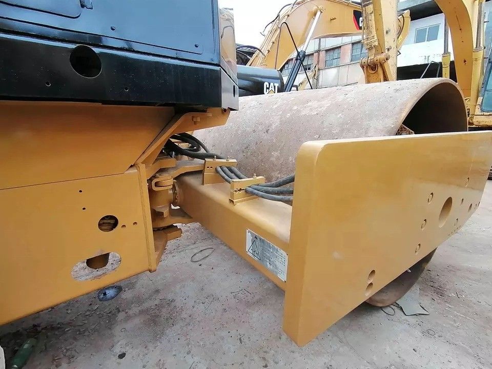 الحالة الجيدة CAT CS-583D الاهتزازية طبل واحد عجلة الطريق مع قطع الغيار الأصلية