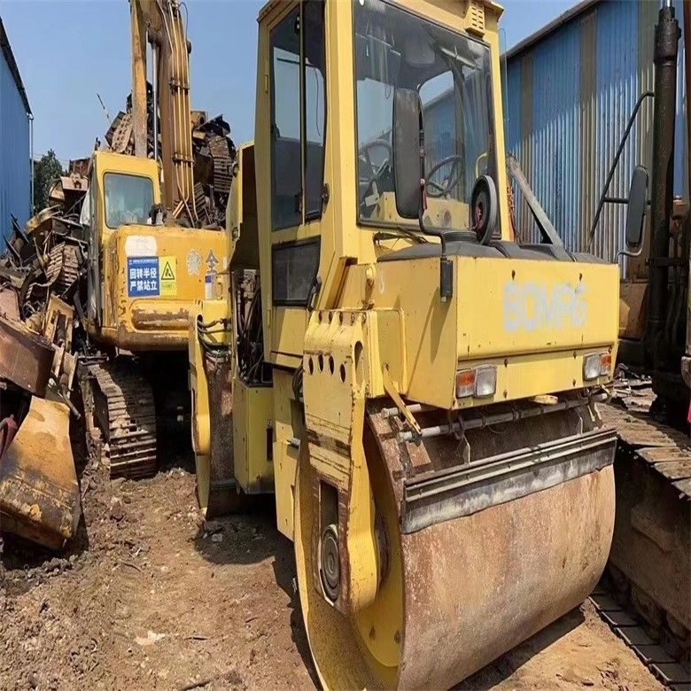 10 طن الوزن التشغيلي المستخدم BOMAG BW 202 AHD-2 عجلة الطريق والأداء مضمون
