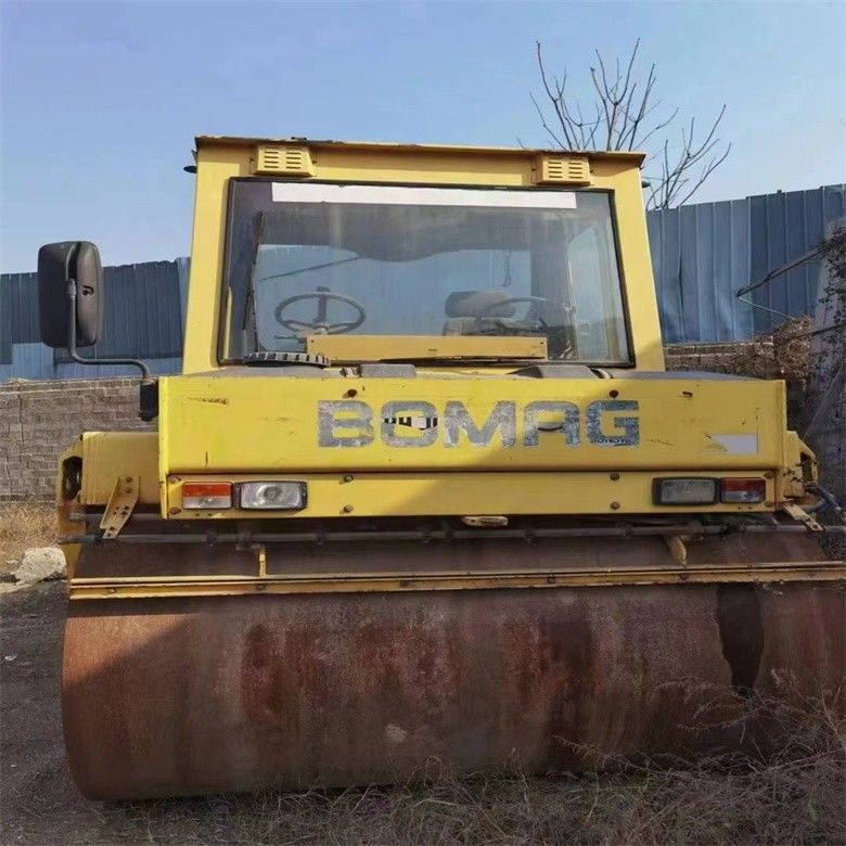 10 طن الوزن التشغيلي المستخدم BOMAG BW 202 AHD-2 عجلة الطريق والأداء مضمون