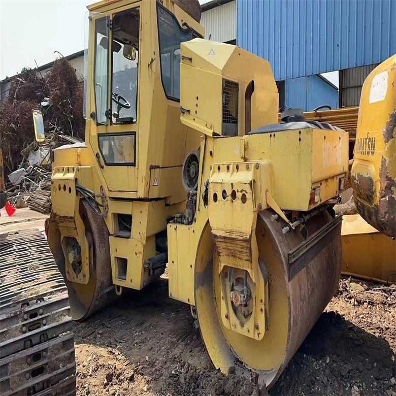 10 طن الوزن التشغيلي المستخدم BOMAG BW 202 AHD-2 عجلة الطريق والأداء مضمون