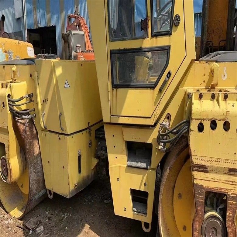 10 طن الوزن التشغيلي المستخدم BOMAG BW 202 AHD-2 عجلة الطريق والأداء مضمون