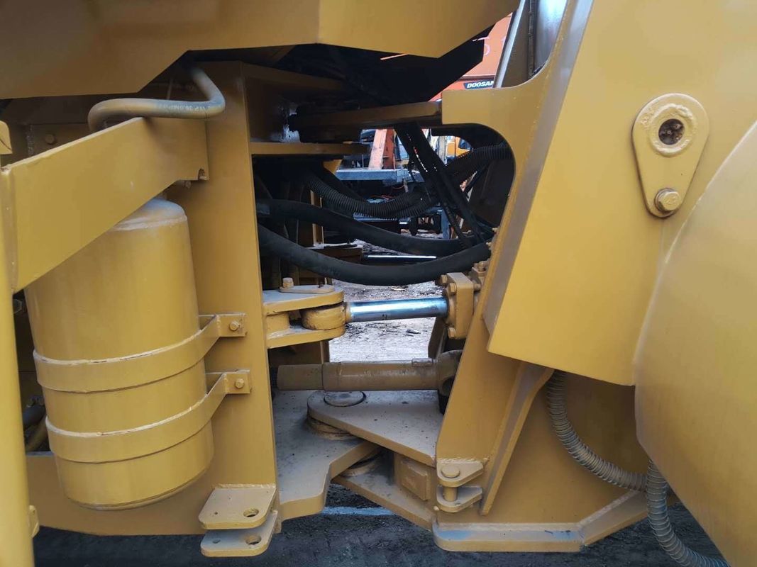 محمولة عجلات من طراز Cat 966G ذات 5.5 متر مكعب ومحرك Caterpillar