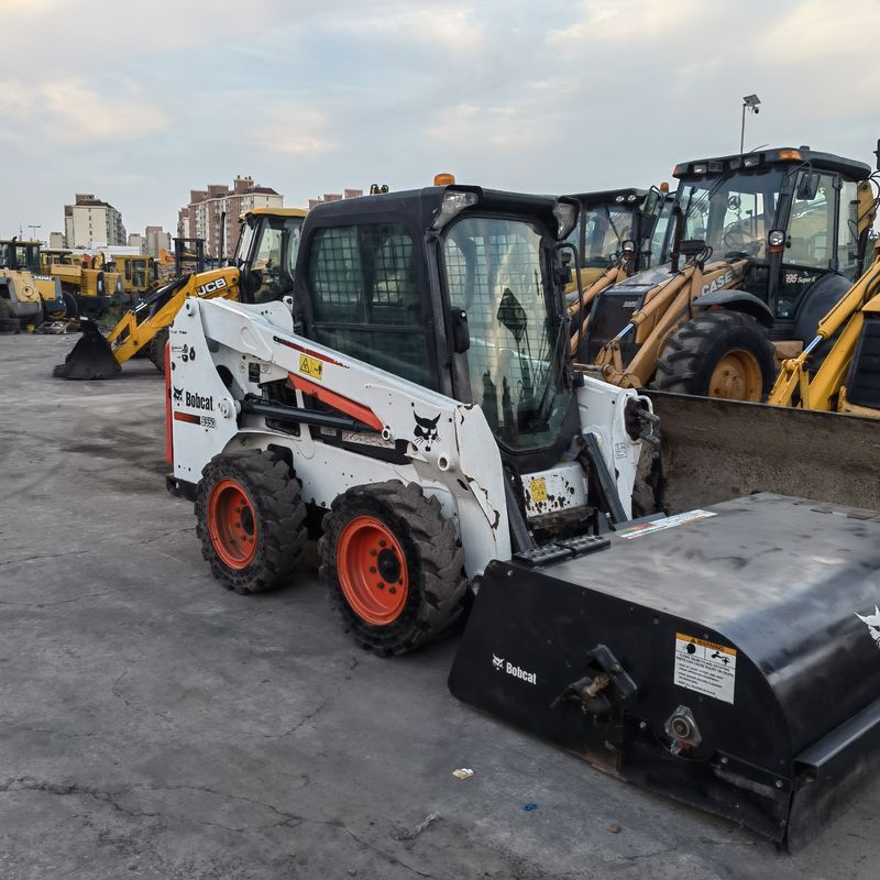 شاحنة العجلات المتحركة BOCAT S550 شاحنة مستعملة لأعمال البناء