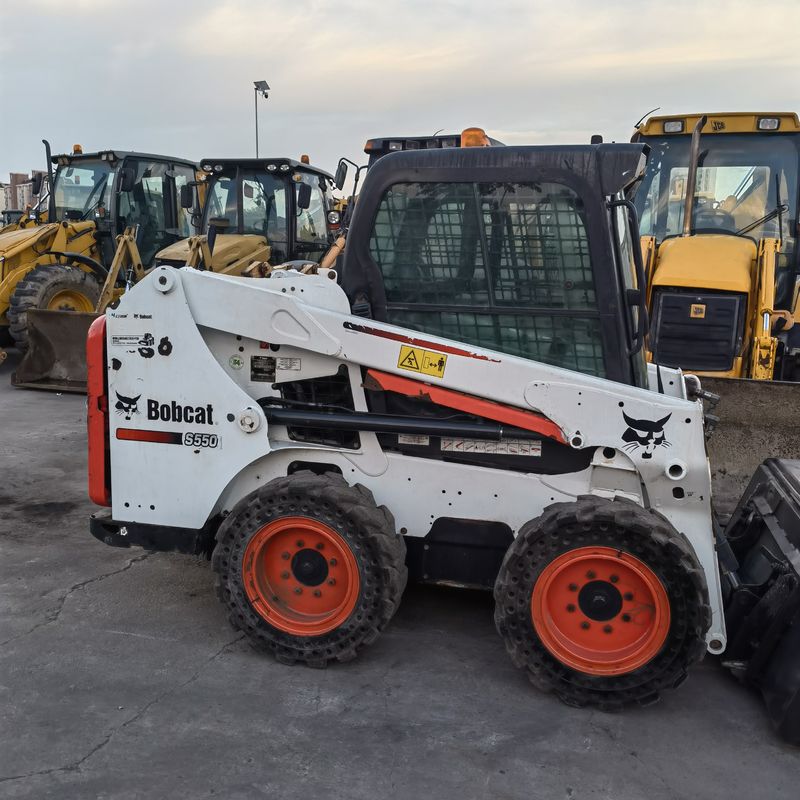 شاحنة العجلات المتحركة BOCAT S550 شاحنة مستعملة لأعمال البناء