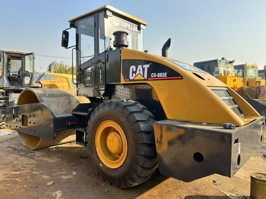 المستخدم CAT CS-683E مكمّل الدوّار الاهتزازي 1.8 ملم عمق 134 كيلوواط قوة المحرك