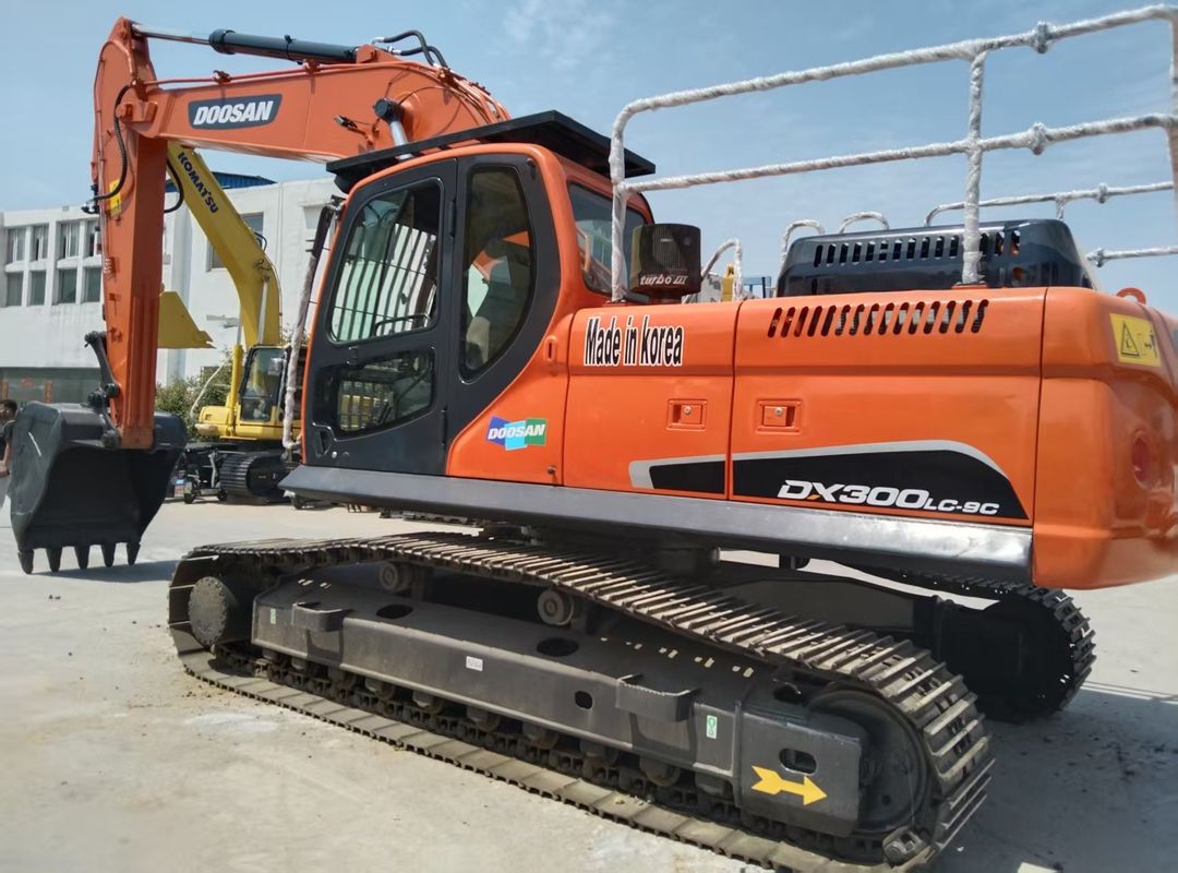 الحفرة المستخدمة DOOSAN الزحفية DX300LC-9C ارتفاع النقل 3.475M أداء عالي