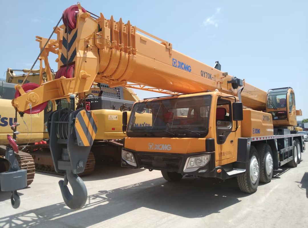 رافعة شاحنة XCMG 70 طن مستعملة للبيع | رافعة متنقلة موثوقة يتم تصديرها من الصين