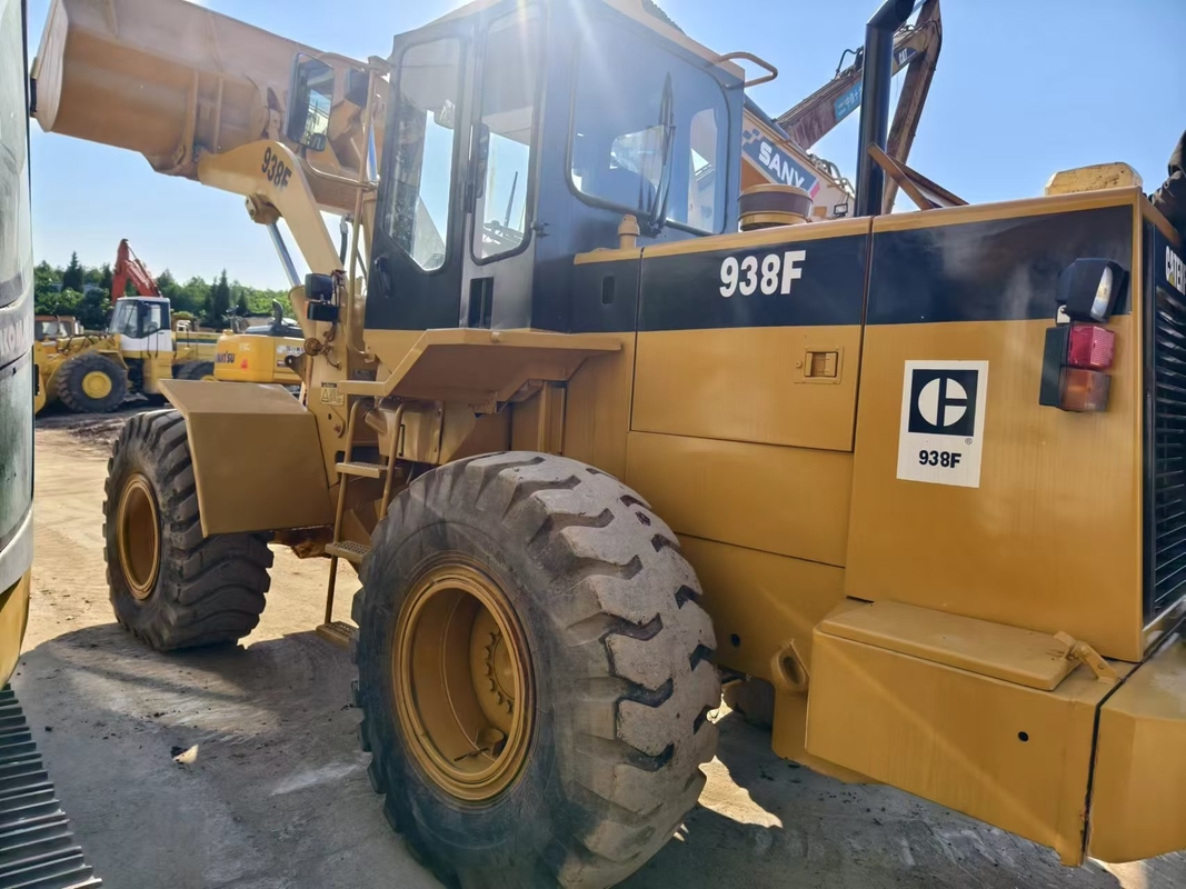 شاحنة عجلات CAT 938F المستخدمة للبيع